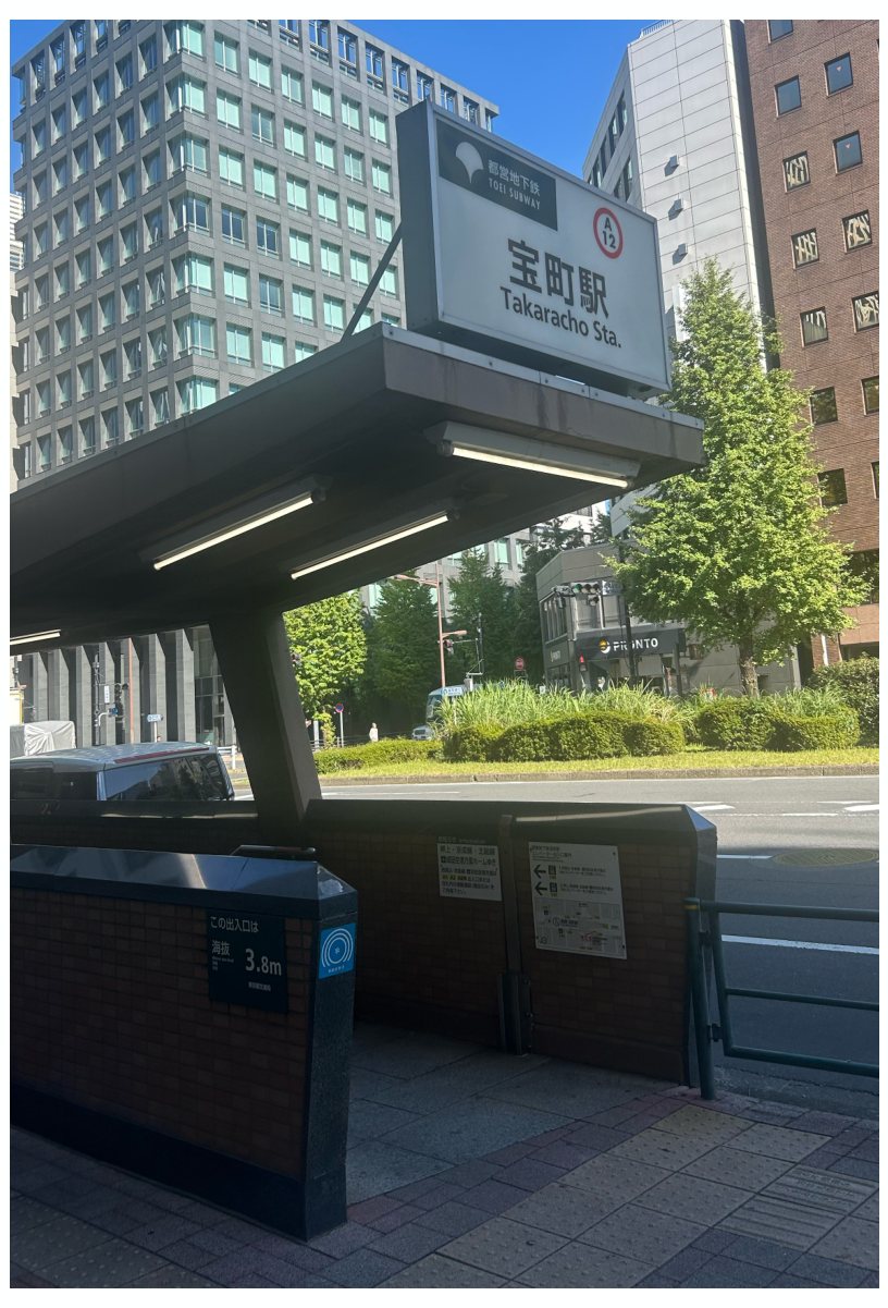 A3番出口を出たら、まっすぐ進みます